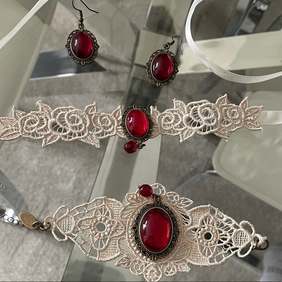 Jewelry set with red jewel - Picture 1 of 5